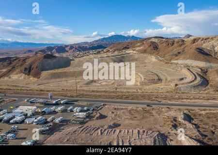 HENDERSON, NEVADA, STATI UNITI - 30 gennaio 2021: Il terreno è sgombrato e attende la costruzione presso lo sviluppo del lago Las Vegas lungo il lago Mead Parkway. Foto Stock