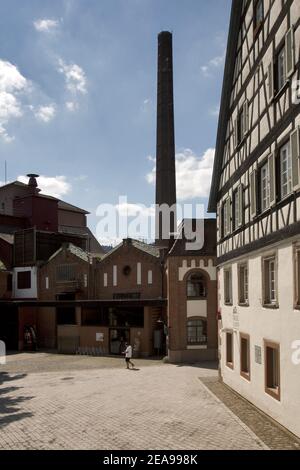 La storica birreria Alpirsbach vista dal monastero (Germania) Foto Stock