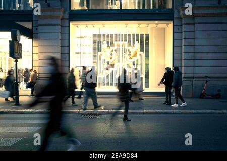 venerdì 27 novembre, Venerdì Nero 2020, in via del corso Foto Stock