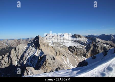 Hike to the Pleisenspitze (2569m), mountain tour, mountain hiking, outdoor, view of the Hinterau-Vomper chain with the small and large Seekarspitze, dkarspitzen and Birkkarspitze Foto Stock
