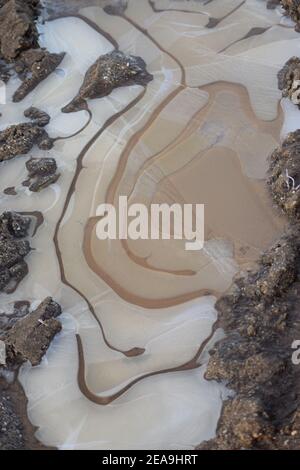 Caffè e crema Puddle ghiacciato Foto Stock