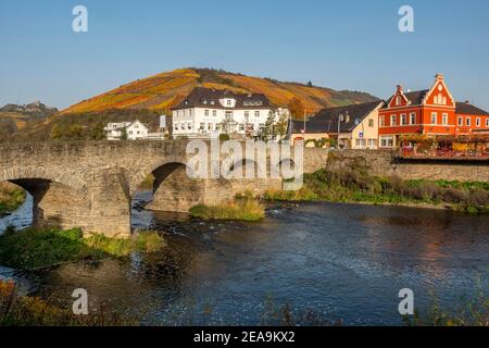 Il ponte di Nepomuk a Rech, Valle dell'Ahr, Renania-Palatinato, Germania Foto Stock