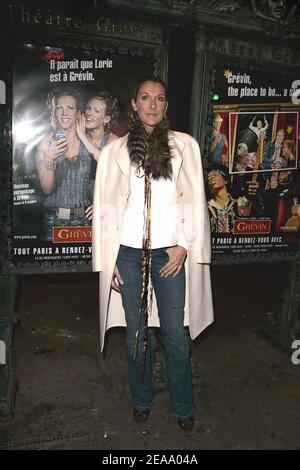 La cantante canadese Celine Dion, suo marito Rene e il loro bambino lasciano l'Hotel George V a Parigi, Francia, il 5 ottobre 2005, per visitare il museo delle cere di Grevin. Foto di Mousse/Gorassini/ABACAPRESS.COM Foto Stock