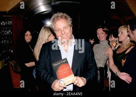 La socialità italiana massimo Gargia partecipa al cocktail di lancio massimo Gargia per il suo nuovo libro 'Nos amies les stars' al 'Chez Castel' di Parigi, Francia, il 18 ottobre 2005. Foto di Benoit Pinguet/ABACAPRESS.COM Foto Stock