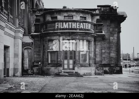 Vecchio cinema alla stazione ferroviaria, Dresda, Sassonia Foto Stock