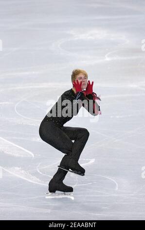 Il canadese Jeffrey Buttle suona durante il suo breve programma maschile del Trofeo Bompard, il 18 novembre 2005 al Palais-Omnisports-Paris-Bercy a Parigi, Francia. Foto di Nicolas Gouhier/CAMELEON/ABACAPRESS.COM Foto Stock