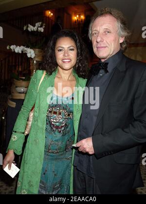 La cantante francese Victor Lazlo e il suo ragazzo Francois Bernaim si pongono durante una cena di gala di beneficenza a favore della Fondazione Principessa Margarita di Romania, al Teatro Marigny di Parigi, Francia, il 21 novembre 2005. Foto di Mehdi Taamallah/ABACAPRESS.COM Foto Stock