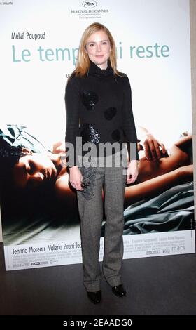 L'attrice francese Isabelle Carre partecipa alla prima dell'ultimo film di Francois Ozon, 'le Temps qui resta', alla Cinematheque di Parigi, in Francia, il 28 novembre 2005. Foto di Bruno Klein/ABACAPRESS.COM Foto Stock