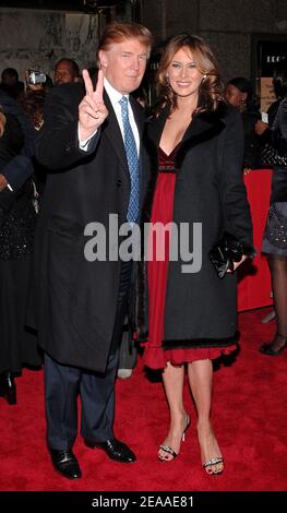 Donald Trump e la sua moglie molto incinta Melania arrivano alla notte di apertura per 'il colore viola' al teatro di Broadway a New York, giovedì 1 dicembre 2005. Foto di Nicolas Khayat/ABACAPRESS.COM Foto Stock