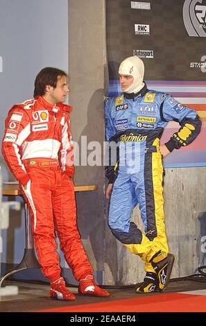 Il pilota brasiliano di Formula uno Felipe massa e Heikki Kovalainen finiscono durante la gara dei campioni allo Stade de France vicino a Parigi, Francia, il 3 dicembre 2005. Foto di Giancarlo Gorassini/Cameleon/ABACAPRESS.COM Foto Stock