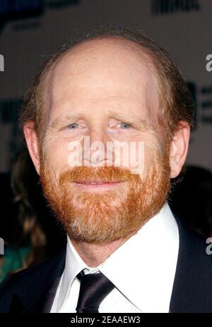 Il regista statunitense Ron Howard si pone per le foto quando arriva al 'Museum of the Moving Image Salute to Ron Howard' che si tiene all'hotel Waldorf Astoria a New York City, NY, USA, domenica 4 dicembre 2005. Foto di Nicolas Khayat/ABACAPRESS.COM. Foto Stock