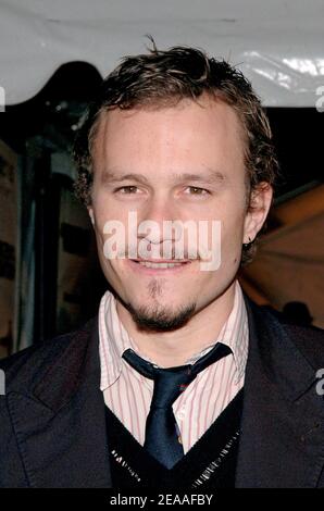 Heath Ledger, attore australiano e membro del cast, si pone al suo arrivo alla prima "Broceback Mountain" tenuta martedì 6 dicembre 2005 presso la Loews Lincoln Square di New York City, USA. Foto di Nicolas Khayat/ABACAPRESS.COM Foto Stock
