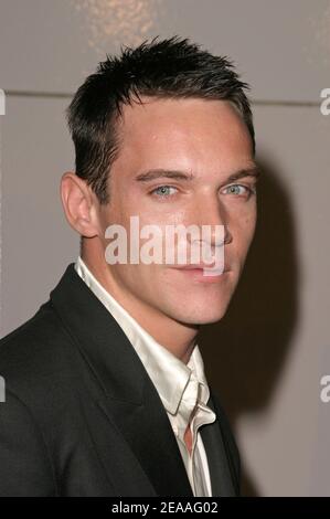 Jonathan Rhys Meyers, attore e membro del cast statunitense, partecipa alla prima di Los Angeles dell'ultimo film di Woody Allen, "Match Point", tenuto presso il Los Angeles County Museum of Art di Los Angeles, California, USA, l'8 dicembre 2005. Foto di Amanda Parks/ABACAPRESS.COM Foto Stock