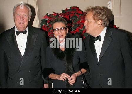 Il principe Vittorio Emanuele di Savoia, sua moglie la principessa Marina Doria e la socialita italiana massimo Gargia partecipa all'edizione 2005 del gala 'il meglio' tenutosi all'hotel Bristol a Parigi, in Francia, il 12 dicembre 2005. Foto di Klein-Pinguet/ABACAPRESS.COM Foto Stock