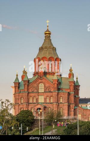 Cattedrale di Uspenski al tramonto a Helsinki, Finlandia Foto Stock