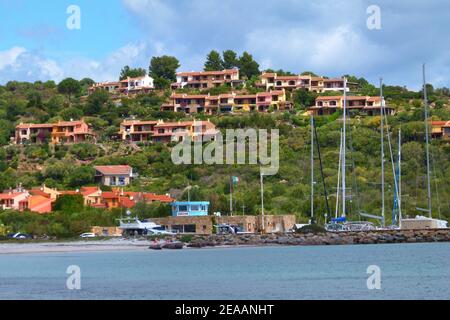 Porto Ottiolu, porto, case, mare, Sardegna, Italia Foto Stock