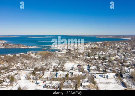 Vista aerea del villaggio di Sag Harbour su un giorno invernale Foto Stock