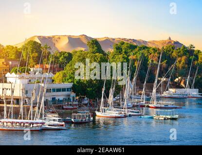 Vista del Nilo grande in Aswan Foto Stock