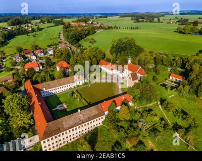 Veduta aerea, Monastero di Wessobrunn, Pfaffenwinkel, alta Baviera, Baviera, Germania, Europa Foto Stock