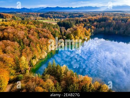 Umore autunnale all'Haarsee, vicino a Weilheim, Pfaffenwinkel, Foreland Alpina, alta Baviera, Baviera, Germania, Europa Foto Stock