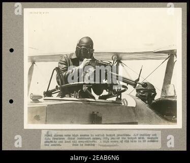 Naval aviatori rendono i punteggi più alti in antenna pratica di destinazione Foto Stock