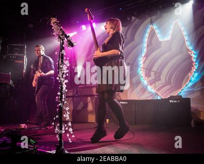 La gioia formidabile dal vivo sul palco della Concorde 2 A Brighton Foto Stock