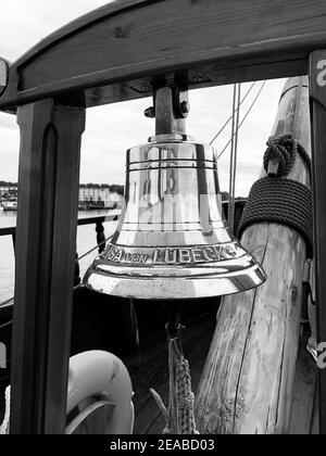 Campana della nave mercantile storica Lisa von Lübeck Foto Stock