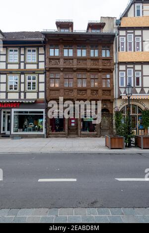 Germania, Sassonia-Anhalt, Wernigerode, casa barocca a graticcio, Krummelsches Haus, costruita nel 1674. Foto Stock