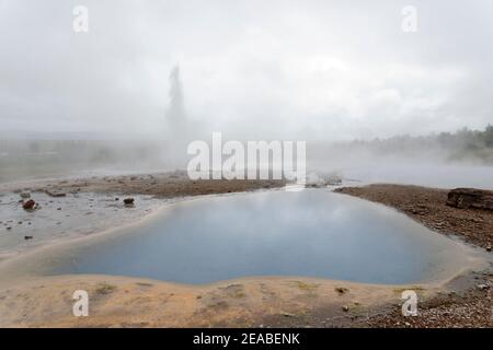 La sorgente termale di Blesi, parte dell'anello d'Oro nella valle dell'acqua calda di Haukadalur, Islanda meridionale Foto Stock