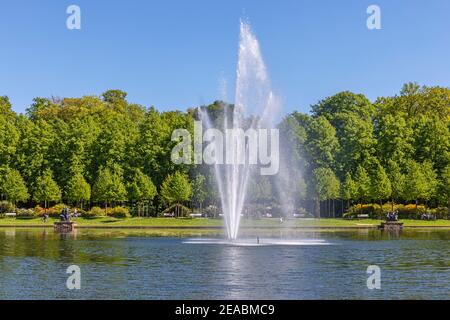 Bremer Bürgerpark, Hollersee con fontana d'acqua, Brema, Foto Stock
