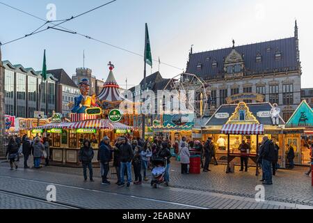 Piccolo mercato libero sulla piazza del mercato nel centro storico di Brema, Brema, Foto Stock