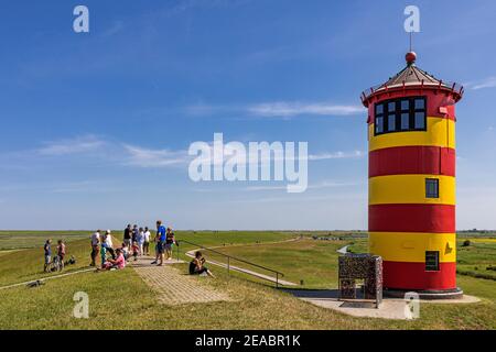 I visitatori del faro Pilsumer, Pilsum, Krummhörn, Frisia orientale, bassa Sassonia, Foto Stock