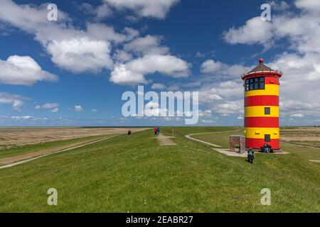 I visitatori del faro Pilsumer, Pilsum, Krummhörn, Frisia orientale, bassa Sassonia, Foto Stock