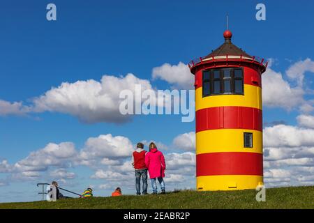 I visitatori del faro Pilsumer, Pilsum, Krummhörn, Frisia orientale, bassa Sassonia, Foto Stock