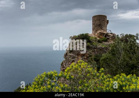 Torre di guardia sulle rocce, Maiorca Foto Stock