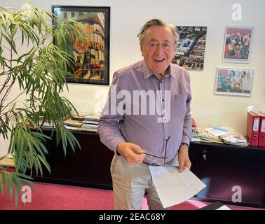 Vienna, Austria. 05 febbraio 2021. Richard 'örtel' Lugner si trova nel suo ufficio durante un'intervista. Anche se la sua grande apparizione al Vienna Opera Ball è annullata questa volta a causa di Corona, Richard 'örtel' Lugner è solo in parte triste. (A dpa 'Lugner senza Opera Ball e partner - grandi piani per il 2022') Credit: Matthias Röder/dpa/Alamy Live News Foto Stock