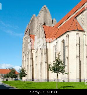 Danimarca, Zelanda = Sjaelland, Copenhagen, Grundtvigskirche, esterno dal sud-est, nel distretto di Biscijerg di Copenhagen. Chiesa a tre navate con spazio per 1, 800 persone, architetti Peder Jensen-Klint und Sohn, espressionismo con elementi in stile neo-gotico, costruito 1921-1940. Foto Stock