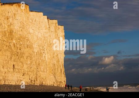 Inghilterra, East Sussex, Eastbourne, Birling Gap, le sette Sorelle Cliffs e la spiaggia Foto Stock