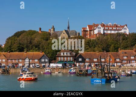 Inghilterra, Kent, Folkestone, Folkestone Harbour e Waterfront Skyline Foto Stock