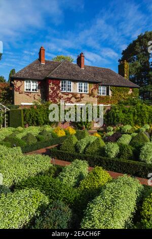 Inghilterra, Surrey, Guildford, RHS Wisley, il giardino murato Foto Stock