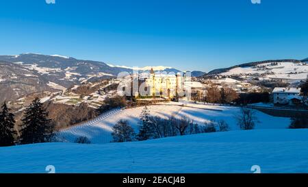 Castello Prößels dal villaggio di Presule in Alto adige. Europa, Italia, Trentino Alto Adige, Provincia di Bolzano, Presule Foto Stock