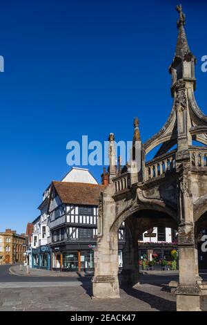 Inghilterra, Wiltshire, Salisbury, Poultry Cross e Street Scene Foto Stock