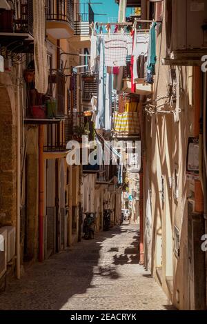 Casa, lavanderia, vicolo, Cefalu, Sicilia, Italia Foto Stock