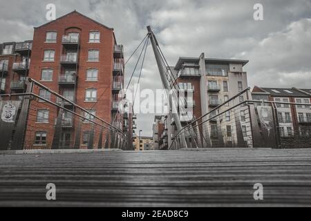 Passerella sotto il fiume Foss a York, Yorkshire, Inghilterra, Regno Unito. Foto Stock