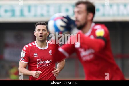 L'ex stella TOWIE Mark Wright ha visto il suo debutto in campionato durante la partita di campionato EFL Sky Bet tra Crawley Town e Harrogate Town presso il People's Pension Stadium di Crawley. Foto Stock