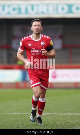 L'ex stella TOWIE Mark Wright ha visto il suo debutto in campionato durante la partita di campionato EFL Sky Bet tra Crawley Town e Harrogate Town presso il People's Pension Stadium di Crawley. Foto Stock