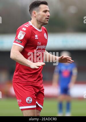 L'ex stella TOWIE Mark Wright ha visto il suo debutto in campionato durante la partita di campionato EFL Sky Bet tra Crawley Town e Harrogate Town presso il People's Pension Stadium di Crawley. Foto Stock