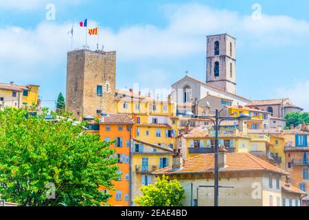 Veduta aerea di Grasse dominata dalla cattedrale e dal municipio, francia Foto Stock