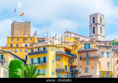 Veduta aerea di Grasse dominata dalla cattedrale e dal municipio, francia Foto Stock