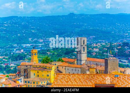 Veduta aerea di Grasse dominata dalla cattedrale e dal municipio, francia Foto Stock